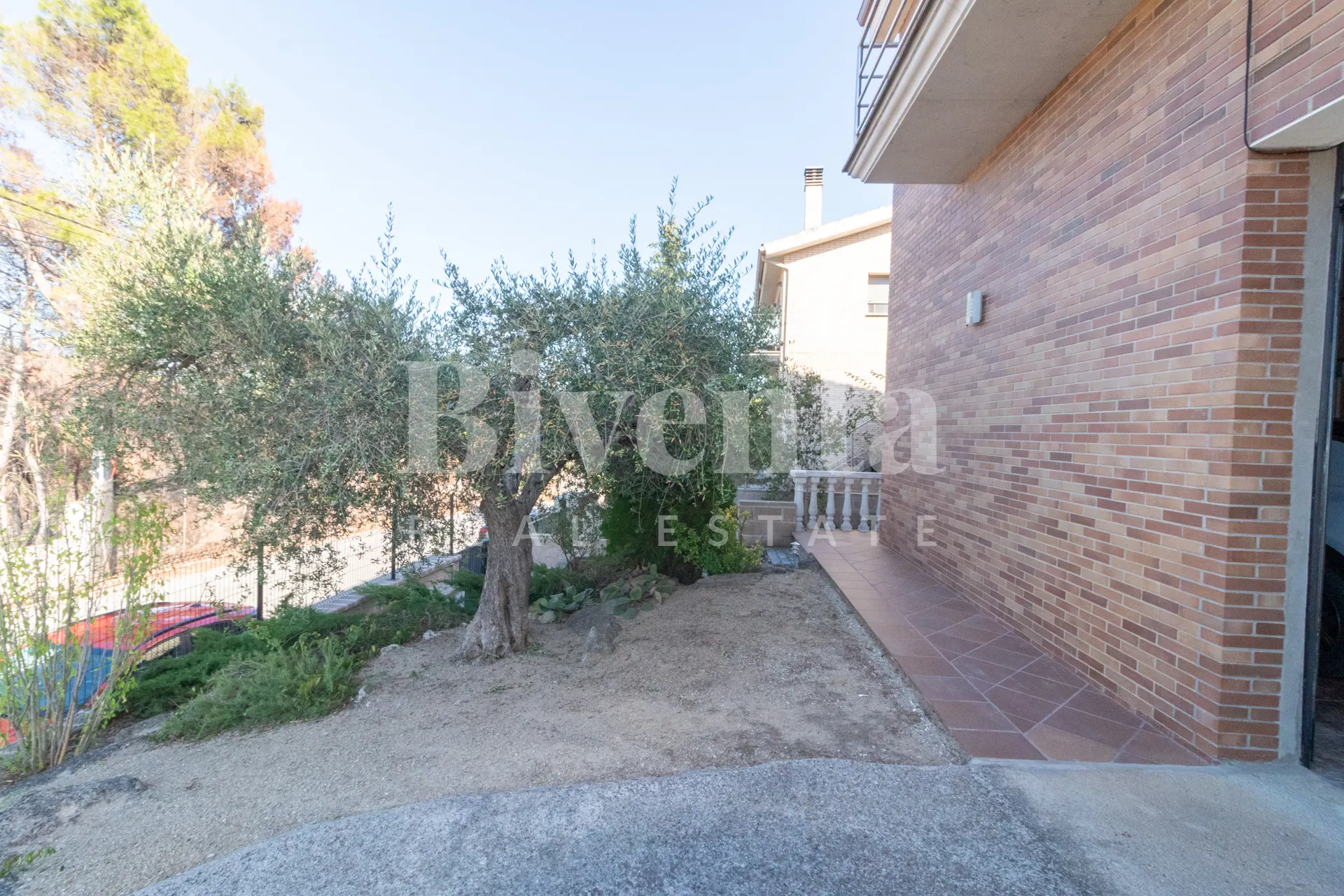 Imatge de Exclusiva Casa Unifamiliar de Somni: Confort, Natura i Piscina Privada