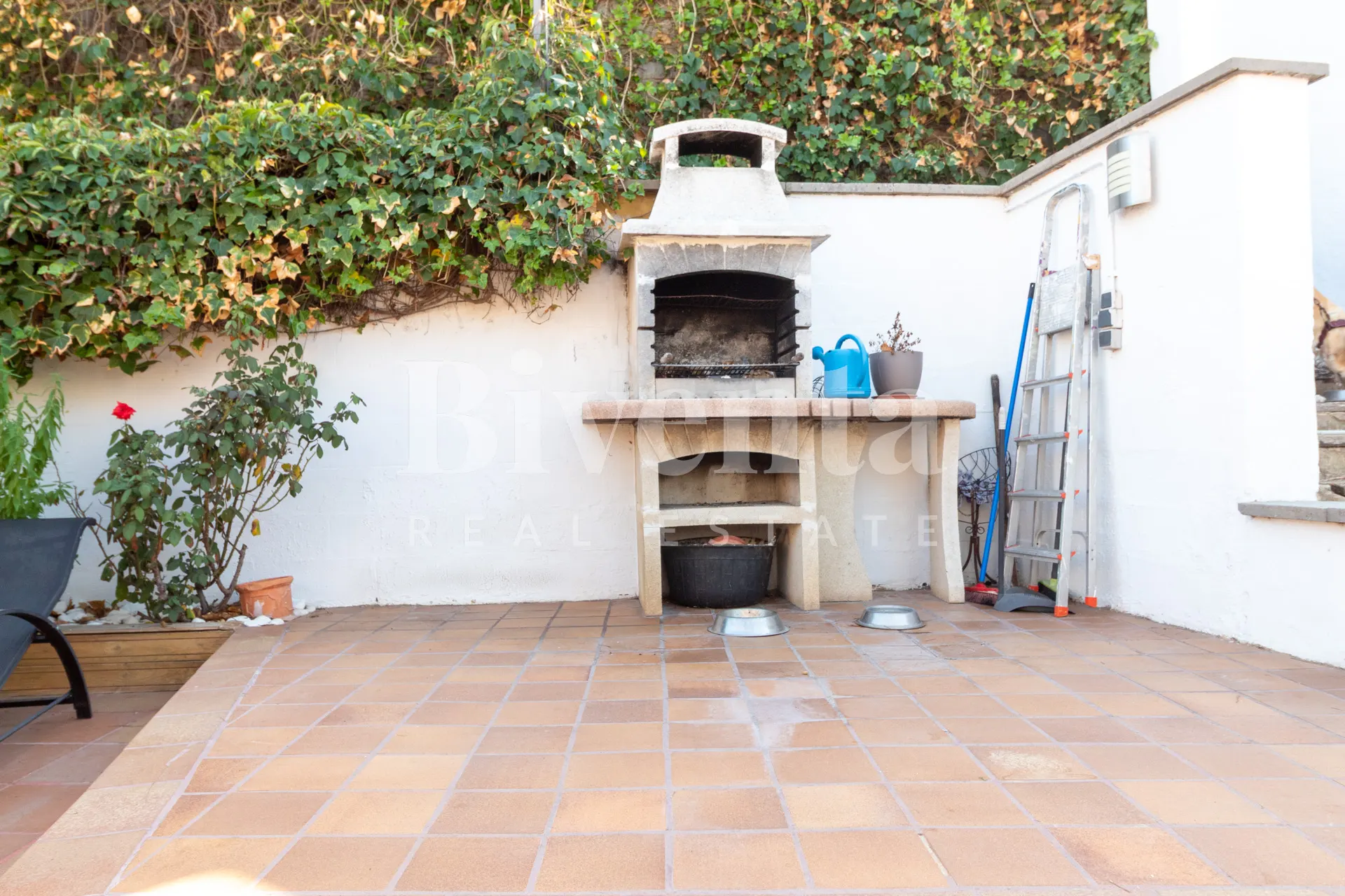Imatge de Exclusiva Casa Unifamiliar de Somni: Confort, Natura i Piscina Privada