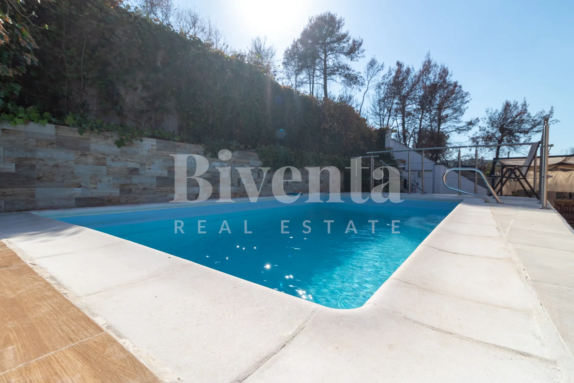 Imatge de Exclusiva Casa Unifamiliar de Somni: Confort, Natura i Piscina Privada