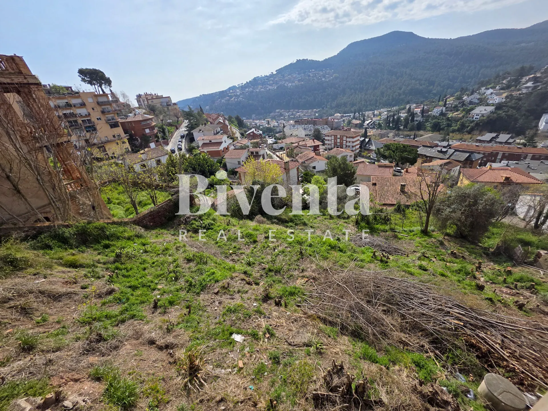 ¡Vistas infinitas en el corazón de Corbera! Solar urbano para la casa de tus sueños