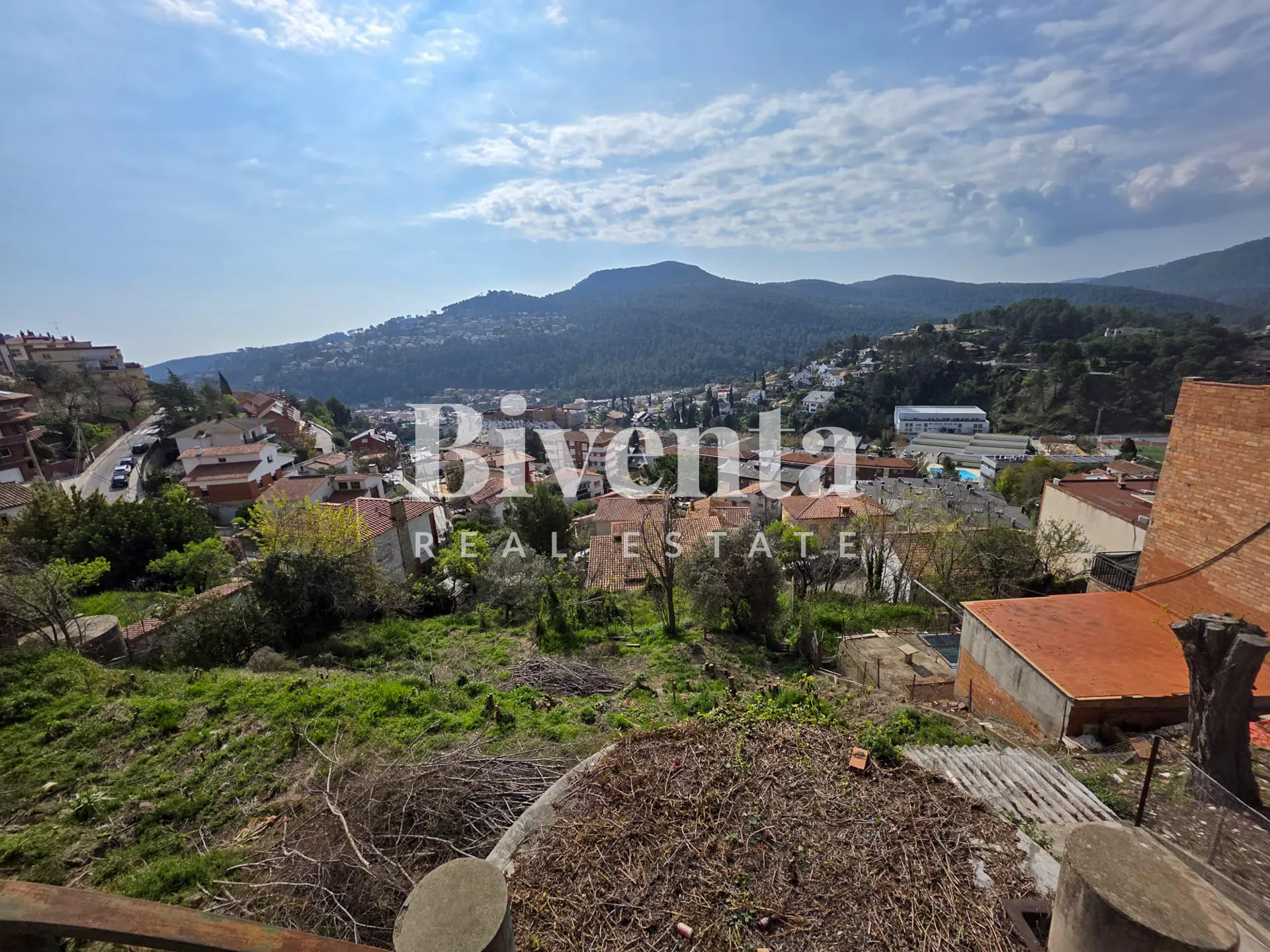 ¡Vistas infinitas en el corazón de Corbera! Solar urbano para la casa de tus sueños