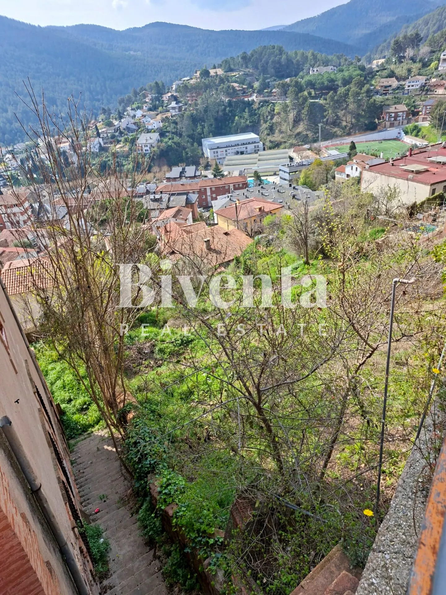 ¡Vistas infinitas en el corazón de Corbera! Solar urbano para la casa de tus sueños