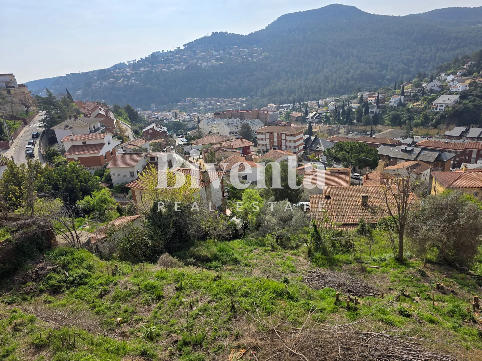 ¡Vistas infinitas en el corazón de Corbera! Solar urbano para la casa de tus sueños