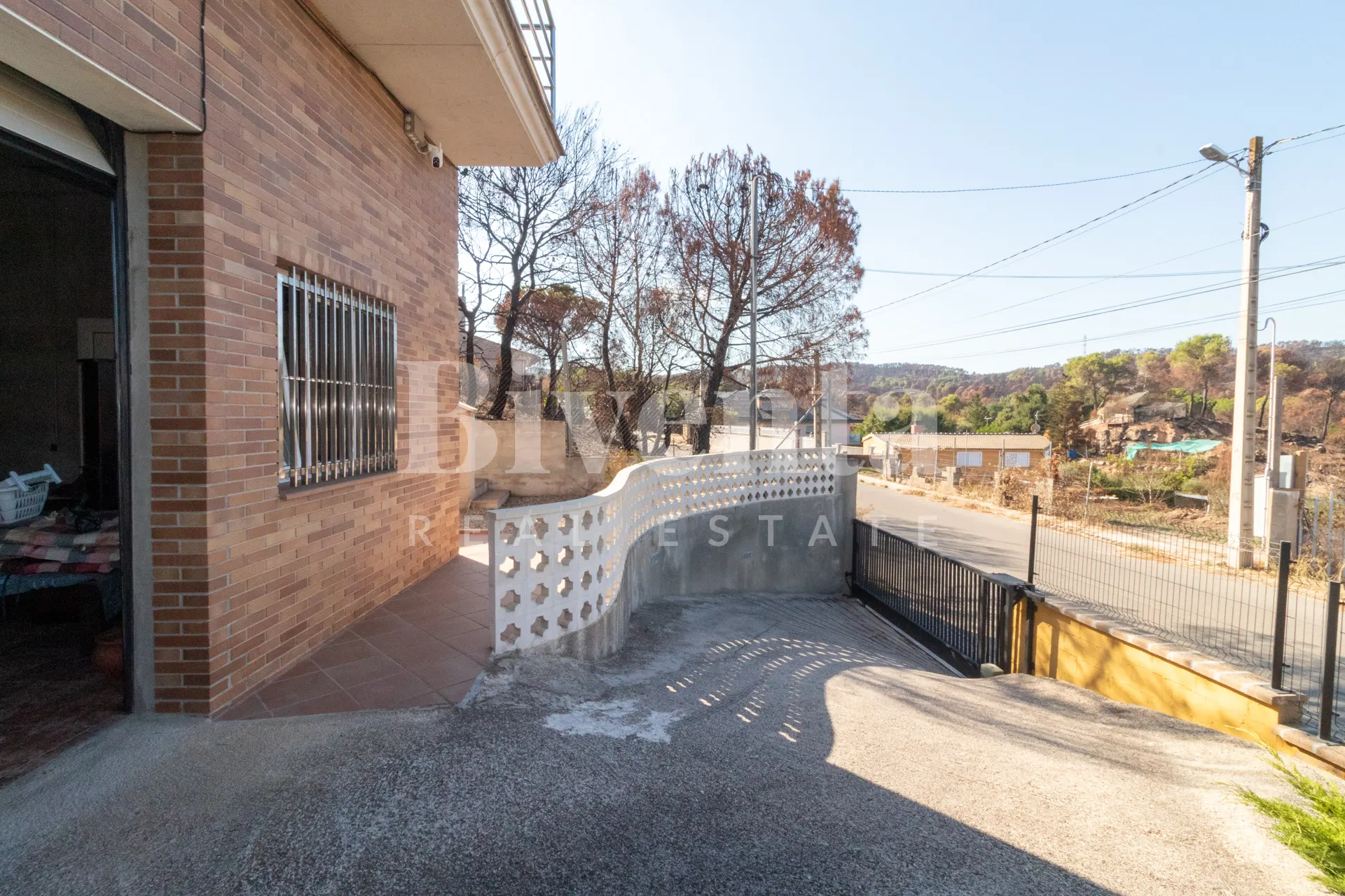 Imatge de Exclusiva Casa Unifamiliar de Somni: Confort, Natura i Piscina Privada