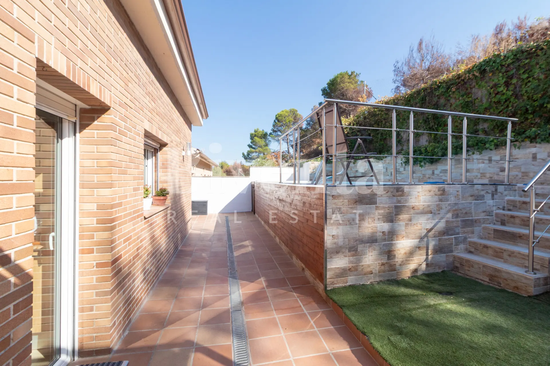 Imatge de Exclusiva Casa Unifamiliar de Somni: Confort, Natura i Piscina Privada