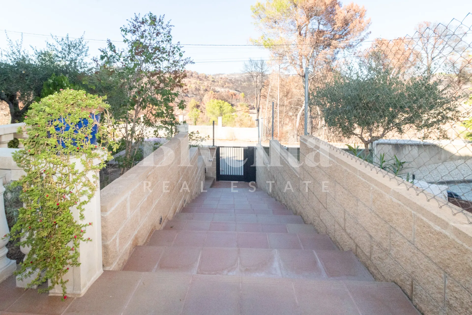 Imatge de Exclusiva Casa Unifamiliar de Somni: Confort, Natura i Piscina Privada