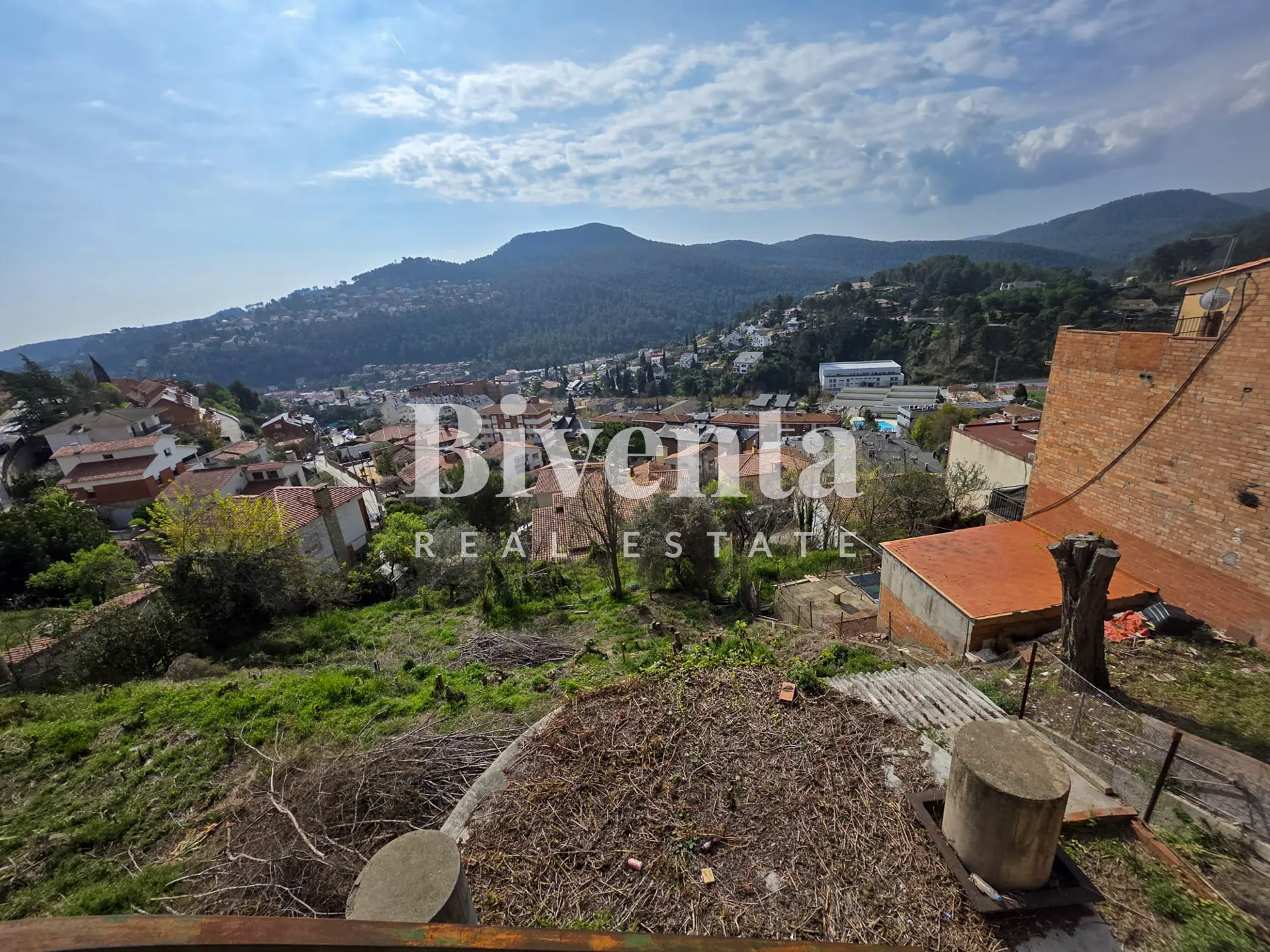 ¡Vistas infinitas en el corazón de Corbera! Solar urbano para la casa de tus sueños